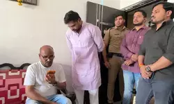 भाषा विवाद को लेकर आत्महत्या करने वाले छात्र के परिजनों से अजित पवार और एकनाथ शिंदे ने की बात भाषा विवाद को लेकर आत्महत्या करने वाले छात्र के परिजनों से अजित पवार और एकनाथ शिंदे ने की बात