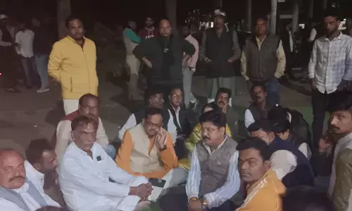 मध्य प्रदेश: देर रात 2 बजे गिरफ्तार किए गए कांग्रेस कार्यकर्ता, बिना कोई नोटिस दिए ले जाया गया दिल्ली, मचा हड़कंप मध्य प्रदेश: देर रात 2 बजे गिरफ्तार किए गए कांग्रेस कार्यकर्ता, बिना कोई नोटिस दिए ले जाया गया दिल्ली, मचा हड़कंप