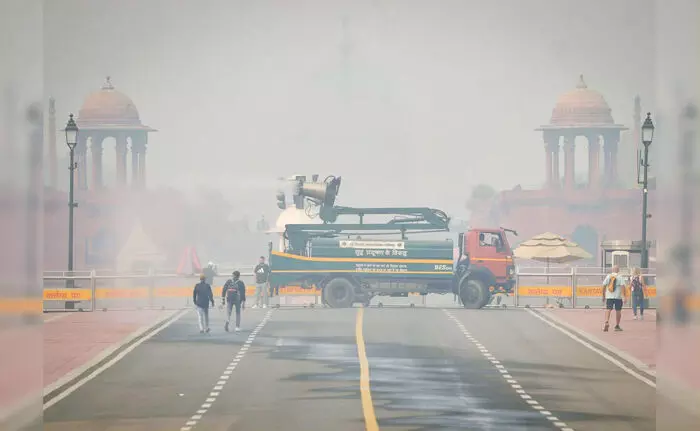 एनसीआर में ठंड ने दी दस्तक, तापमान में गिरावट जारी