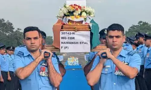 पंच तत्व में विलीन हुए शहीद नमांश स्याल, माता-पिता ने नम आंखों से दी विदाई