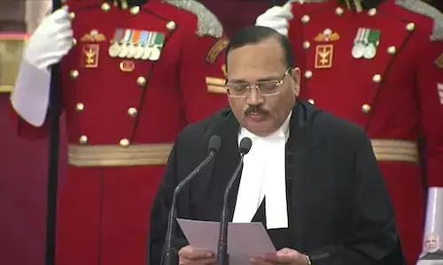 भारत के नए 53वें मुख्य न्यायाधीश बने जस्टिस सूर्यकांत, राष्ट्रपति द्रौपदी मुर्मू ने दिलाई शपथ भारत के नए 53वें मुख्य न्यायाधीश बने जस्टिस सूर्यकांत, राष्ट्रपति द्रौपदी मुर्मू ने दिलाई शपथ