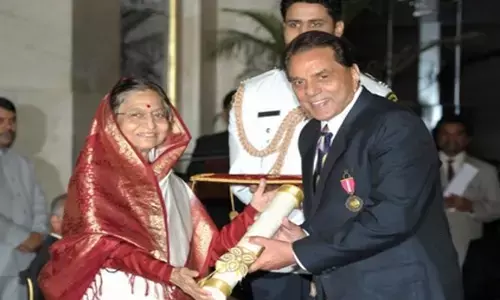 धर्मेंद्र : पद्म भूषण से लेकर लाइफटाइम अवॉर्ड्स जीतकर बने सिनेमा के बादशाह