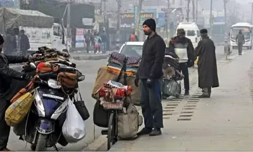 कश्मीर में भयानक सर्दी का आगाज, श्रीनगर में इस मौसम की सबसे ठंडी रात -3.2 डिग्री रही