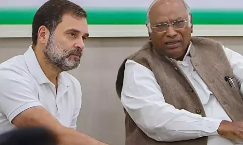 भारतीय सिनेमा ने खो दिया एक सितारा , केंद्रीय मंत्रियों और खरगे -राहुल समेत कई नेताओं ने धर्मेंद्र को दी श्रद्धांजलि भारतीय सिनेमा ने खो दिया एक सितारा , केंद्रीय मंत्रियों और खरगे -राहुल समेत कई नेताओं ने धर्मेंद्र को दी श्रद्धांजलि