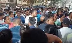 कोलकाता : एसआईआर वर्कलोड को लेकर नाराज बीएलओ, सीईओ कार्यालय के बाहर किया विरोध प्रदर्शन