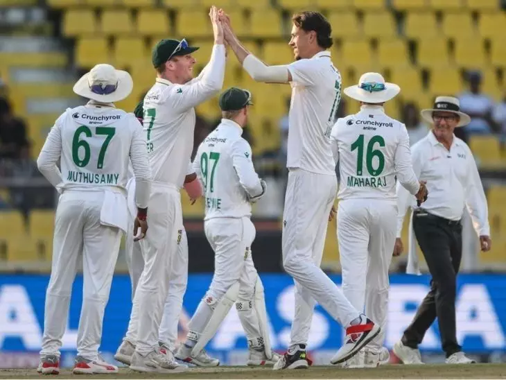 गुवाहाटी टेस्ट : टीम इंडिया ने दूसरी पारी में 2 विकेट खोकर 27 रन बनाए, जीत के लिए 522 रन की ज़रूरत गुवाहाटी टेस्ट : टीम इंडिया ने दूसरी पारी में 2 विकेट खोकर 27 रन बनाए, जीत के लिए 522 रन की ज़रूरत