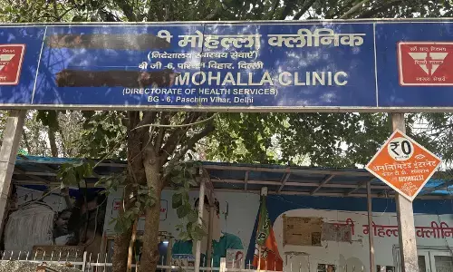 दिल्ली में मोहल्ला क्लीनिक बंद होने से हजारों नौकरियों पर खतरा