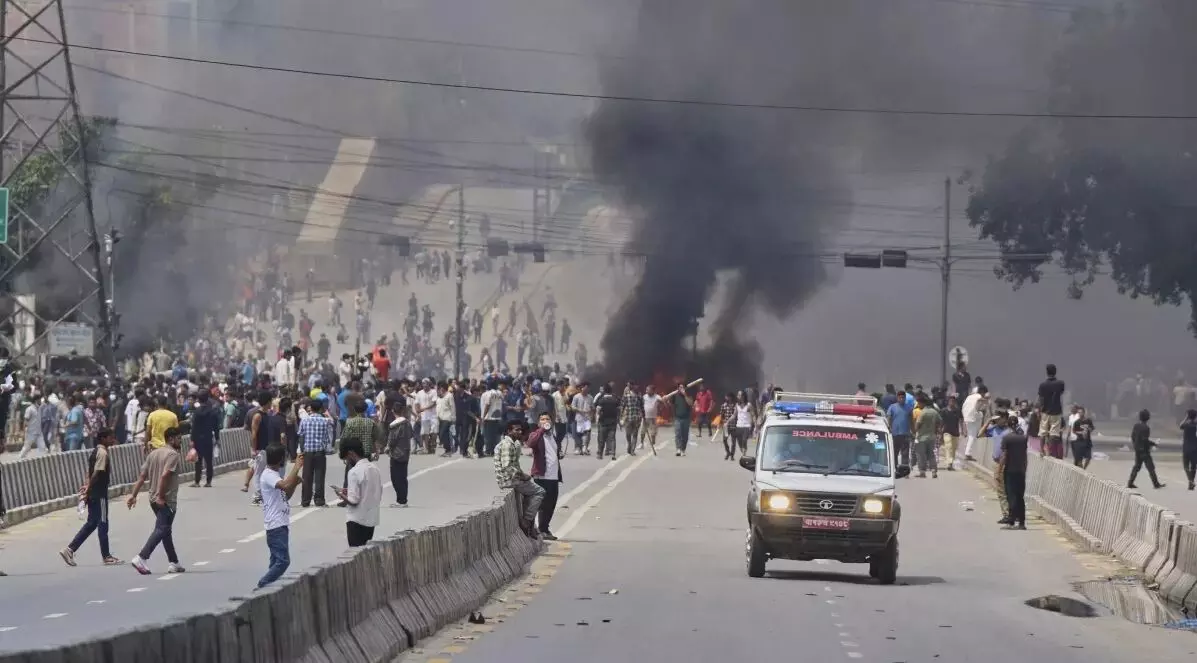 नेपाल में फिर हुआ बवाल, सड़को पर उतरे जेन-जी, पीएम कार्की के पर्सनल सेक्रेटरी के इस्तीफे की उठी मांग नेपाल में फिर हुआ बवाल, सड़को पर उतरे जेन-जी, पीएम कार्की के पर्सनल सेक्रेटरी के इस्तीफे की उठी मांग