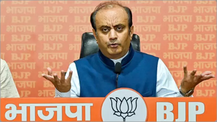 सुधांशु त्रिवेदी का सवाल: ममता ने खुद उठाया था घुसपैठियों का मुद्दा, अब विरोध क्यों सुधांशु त्रिवेदी का सवाल: ममता ने खुद उठाया था घुसपैठियों का मुद्दा, अब विरोध क्यों