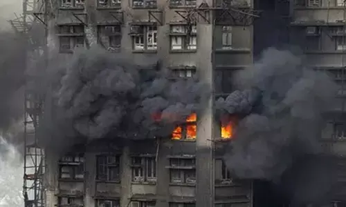 हांगकांग की बहुमंजिला इमारत में भीषण आग : 44 की मौत, 279 लापता, तीन गिरफ्तार