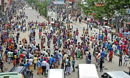 बांग्लादेश में अबुल सरकार की रिहाई की मांग को लेकर सड़कों पर उतरे छात्र,  स्टूडेंट्स-पीपुल के बैनर लेकर किया विरोध प्रदर्शन