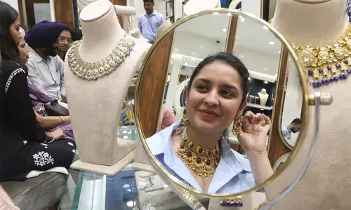 सोना-चांदी के घटे दाम, शादी के सीजन में  कीमतों में आई गिरावट, जानिए आज का रेट