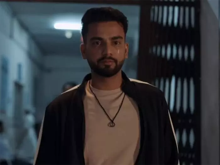 औकात के बाहर में राजवीर अहलावत का सफर मेरी निजी जिंदगी जैसा : एल्विश यादव औकात के बाहर में राजवीर अहलावत का सफर मेरी निजी जिंदगी जैसा : एल्विश यादव