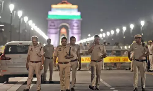 दिल्ली ब्लास्ट : दिल्ली पुलिस ने निजी अस्पतालों को जारी किया नोटिस, विदेश से पढ़कर आए डॉक्टरों की मांगी जानकारी दिल्ली ब्लास्ट : दिल्ली पुलिस ने निजी अस्पतालों को जारी किया नोटिस, विदेश से पढ़कर आए डॉक्टरों की मांगी जानकारी