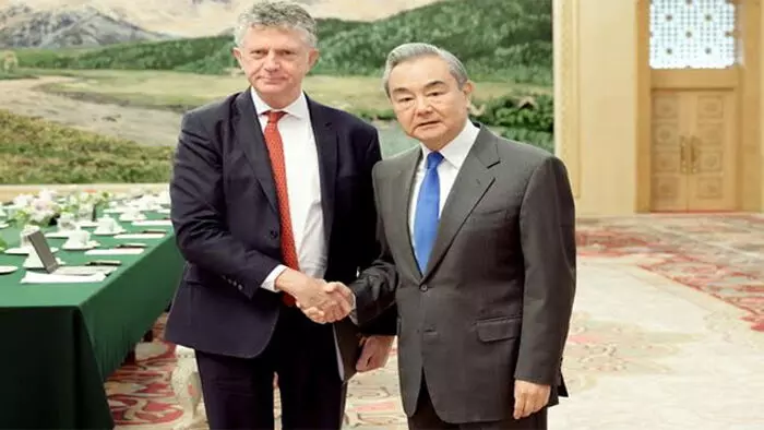 वांग यी ने ब्रिटेन के प्रधानमंत्री के राष्ट्रीय सुरक्षा सलाहकार जोनाथन पॉवेल से मुलाकात की वांग यी ने ब्रिटेन के प्रधानमंत्री के राष्ट्रीय सुरक्षा सलाहकार जोनाथन पॉवेल से मुलाकात की