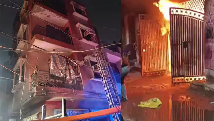 दिल्ली के संगम विहार में चार मंज़िला मकान में भीषण आग, 3 की मौत, 2 घायल दिल्ली के संगम विहार में चार मंज़िला मकान में भीषण आग, 3 की मौत, 2 घायल