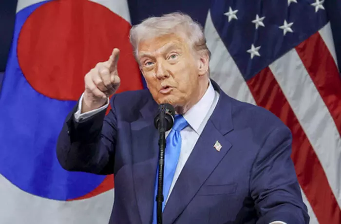 क्या अमेरिकी संविधान में संशोधन कर तीसरे टर्म में भी वापसी करेंगे ट्रंप? फोटो से फिर चर्चा में आए क्या अमेरिकी संविधान में संशोधन कर तीसरे टर्म में भी वापसी करेंगे ट्रंप? फोटो से फिर चर्चा में आए