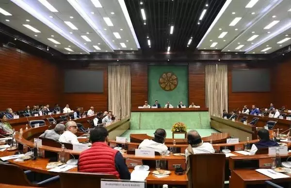 सर्वदलीय बैठक में विपक्षी नेताओं ने उठाए कई मुद्दे, गोगोई ने पार्लियामेंट के नियमों को कमजोर करने का लगाया आरोप सर्वदलीय बैठक में विपक्षी नेताओं ने उठाए कई मुद्दे, गोगोई ने पार्लियामेंट के नियमों को कमजोर करने का लगाया आरोप