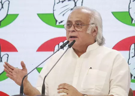 जयराम रमेश ने नेशनल हेराल्ड केस में सोनिया-राहुल पर एफआईआर का किया विरोध, बोले- सरकार डराने की कोशिश कर रही जयराम रमेश ने नेशनल हेराल्ड केस में सोनिया-राहुल पर एफआईआर का किया विरोध, बोले- सरकार डराने की कोशिश कर रही