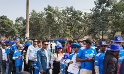 धोनी के शहर में कोहली का जादू, रांची वनडे में मचा धमाल, सुरक्षा तोड़ फैन ने किया दंडवत