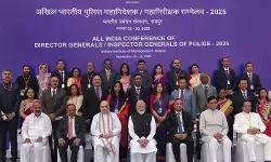 डीजीपी/आईजीपी कॉन्फ्रेंस में पीएम मोदी बोले- पुलिस को पेशेवर और संवेदनशील होना चाहिए डीजीपी/आईजीपी कॉन्फ्रेंस में पीएम मोदी बोले- पुलिस को पेशेवर और संवेदनशील होना चाहिए