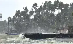 भारत के करीब पहुंचा चक्रवाती तूफान दित्वा, पूर्वी तट के पास मंडरा रहा खतरा