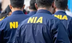 दिल्ली ब्लास्ट केस : एनआईए ने जम्मू कश्मीर के कई इलाकों में आरोपियों के घरों पर फिर से की छापेमारी दिल्ली ब्लास्ट केस : एनआईए ने जम्मू कश्मीर के कई इलाकों में आरोपियों के घरों पर फिर से की छापेमारी