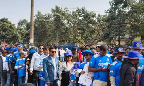 धोनी के शहर में कोहली का जादू, रांची वनडे में मचा धमाल, सुरक्षा तोड़ फैन ने किया दंडवत