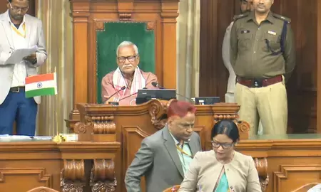 बिहार विधानसभा : नवनिर्वाचित विधायकों को सदन में प्रोटेम स्पीकर नरेंद्र नारायण यादव ने दिलाई शपथ