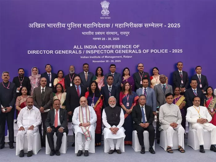 डीजीपी/आईजीपी कॉन्फ्रेंस में पीएम मोदी बोले- पुलिस को पेशेवर और संवेदनशील होना चाहिए डीजीपी/आईजीपी कॉन्फ्रेंस में पीएम मोदी बोले- पुलिस को पेशेवर और संवेदनशील होना चाहिए