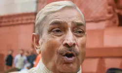 संचार साथी ऐप को लेकर छिड़ा विवाद, कांग्रेस सांसद प्रमोद तिवारी बोले - तानाशाही के अंतिम छोर पर पहुंच चुकी सरकार