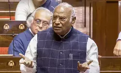 राज्यसभा में नड्डा के हस्तक्षेप पर खरगे ने जताई आपत्ति, कहा- ये लोकतंत्र को ध्वस्त करने का काम कर रहे हैं, उनका काम सदन चलाना नहीं है