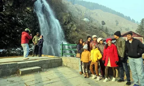 7 महीने बाद द्रुंग वाटरफाल फिर से खुला, टंगमर्ग राइडर्स को रोजी-रोटी में मिली मदद