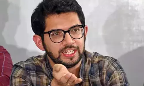 भारतीय रुपए की रिकॉर्ड गिरावट पर आदित्य ठाकरे का सरकार पर हमला