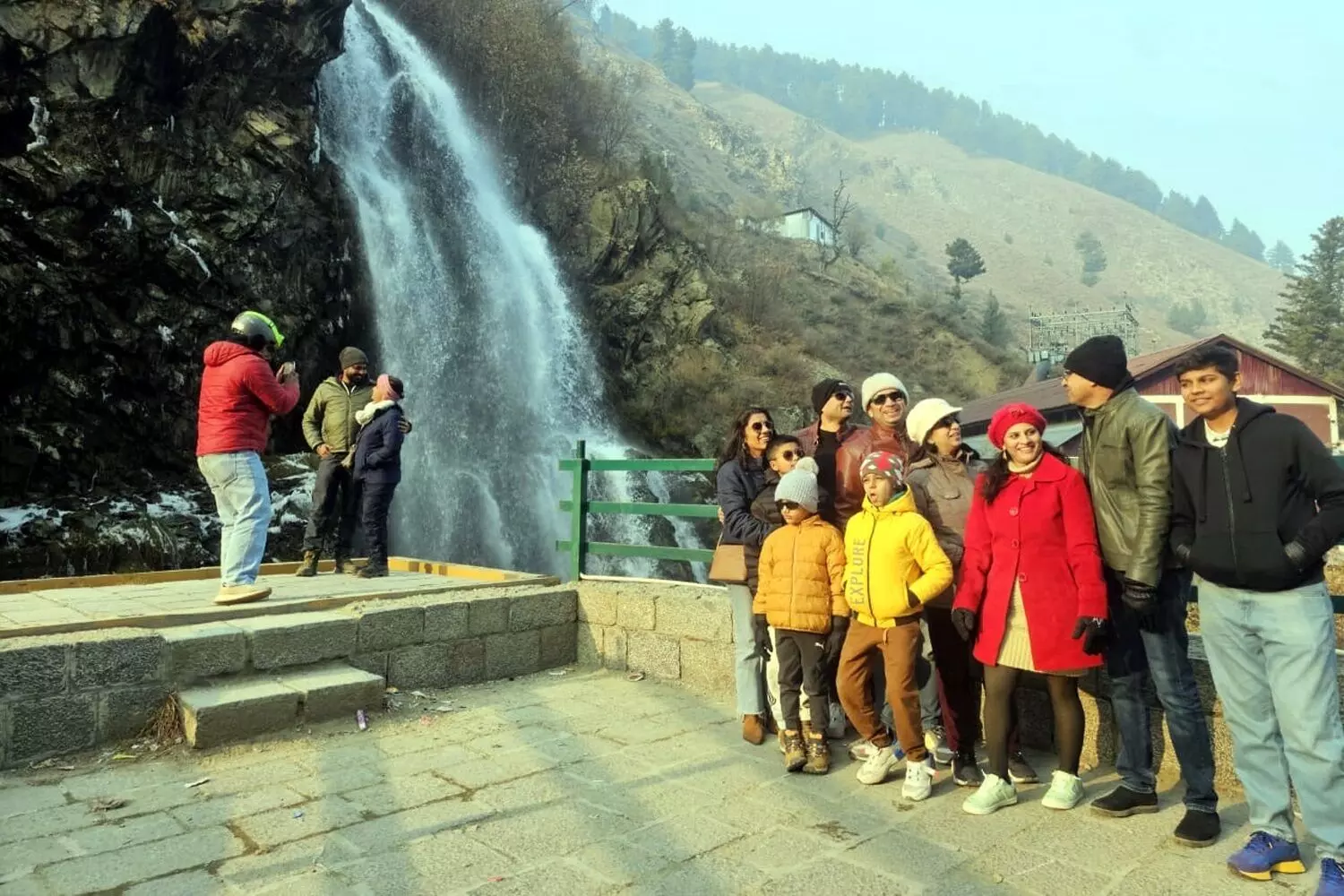 7 महीने बाद द्रुंग वाटरफाल फिर से खुला, टंगमर्ग राइडर्स को रोजी-रोटी में मिली मदद