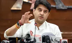 सिंधिया की पहल पर गुना के किसानों के लिए 2674 मीट्रिक टन डीएपी उपलब्ध सिंधिया की पहल पर गुना के किसानों के लिए 2674 मीट्रिक टन डीएपी उपलब्ध