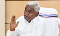 झारखंड के स्वास्थ्य मंत्री मरीजों की जान से खेल रहे, रिम्स की जमीन पर कब्जा : चंपई सोरेन झारखंड के स्वास्थ्य मंत्री मरीजों की जान से खेल रहे, रिम्स की जमीन पर कब्जा : चंपई सोरेन