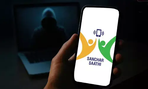 मोबाइल का साथी या आस्तीन का सांप मोबाइल का साथी या आस्तीन का सांप