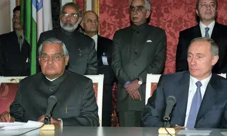 25 साल पहले की मोदी-पुतिन की फोटो हुई वायरल, जानिए 2001 में कहाँ और कैसे हुई थी मुलाकात