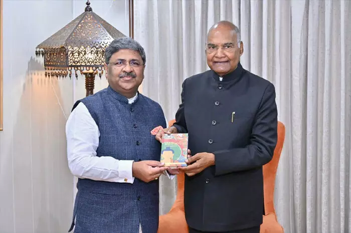 शोभित विश्वविद्यालय के कुलाधिपति ने पूर्व राष्ट्रपति राम नाथ कोविंद से की शिष्टाचार भेंट