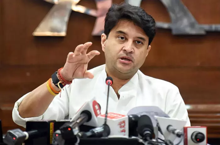 सिंधिया की पहल पर गुना के किसानों के लिए 2674 मीट्रिक टन डीएपी उपलब्ध