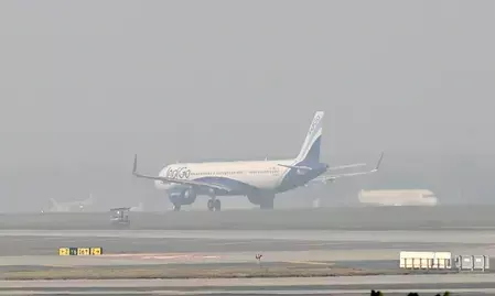 इंदिरा गांधी एयरपोर्ट ने यात्रियों के लिए जारी की एडवाइजरी, इंडिगो के सीईओ ने कहा - ऐसी स्थिति में समय पर उड़ानें चालू करना मुश्किल