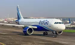 इंडिगो फ्लाइट संकट: सुप्रीम कोर्ट से तत्काल हस्तक्षेप की मांग इंडिगो फ्लाइट संकट: सुप्रीम कोर्ट से तत्काल हस्तक्षेप की मांग