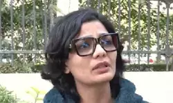 मैं सूली पर चढ़ जाऊंगी, नेहा सिंह राठौर का पुलिस पर फूटा गुस्सा