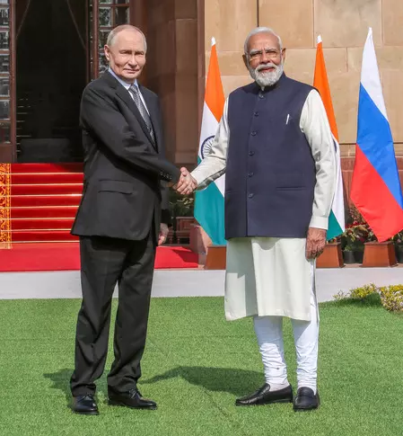 भारत-रूस: राष्ट्रपति पुतिन और प्रधानमंत्री मोदी ने 2030 तक 100 अरब डॉलर के द्विपक्षीय व्यापार का लक्ष्य रखा भारत-रूस: राष्ट्रपति पुतिन और प्रधानमंत्री मोदी ने 2030 तक 100 अरब डॉलर के द्विपक्षीय व्यापार का लक्ष्य रखा