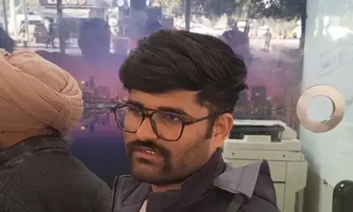 इंडिगो की उड़ानें रद्द होने पर यात्रियों में भारी नाराजगी, कहा- यह ‘इडियट गो’ है इंडिगो की उड़ानें रद्द होने पर यात्रियों में भारी नाराजगी, कहा- यह ‘इडियट गो’ है