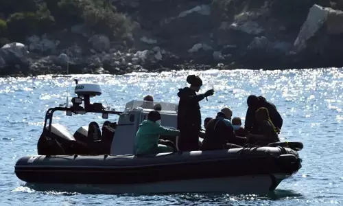 दक्षिणी यूनान में प्रवासी नाव डूबने से 18 की मौत, बचाव अभियान जारी दक्षिणी यूनान में प्रवासी नाव डूबने से 18 की मौत, बचाव अभियान जारी