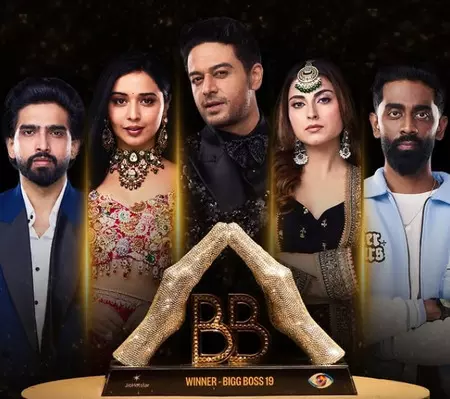 ‘बिग बॉस 19’ का आज रात ग्रैंड फिनाले, जानें इस बार किसके सिर सजेगा जीत का ताज? ‘बिग बॉस 19’ का आज रात ग्रैंड फिनाले, जानें इस बार किसके सिर सजेगा जीत का ताज?