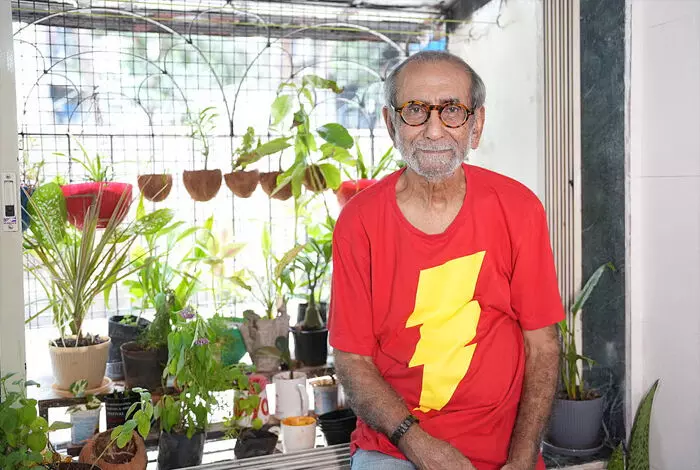 नलों से पानी का टपकना रोककर आप जीवन में विपुल जल राशि बचा सकते हैं : आबिद सुरती नलों से पानी का टपकना रोककर आप जीवन में विपुल जल राशि बचा सकते हैं : आबिद सुरती