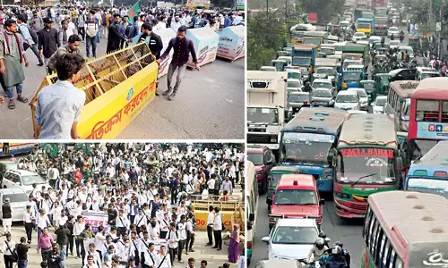 ढाका में व्यापारियों और छात्रों का विरोध प्रदर्शन, राजधानी में यातायात जाम ढाका में व्यापारियों और छात्रों का विरोध प्रदर्शन, राजधानी में यातायात जाम